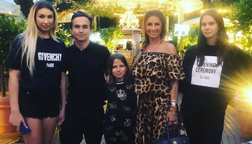 Lux și opulență! Anamaria Prodan, alături de fiicele sale într-un club de fițe din Mamaia