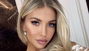 „Arăți fenomenal în bikini”. Dasha Belize și-a etalat trupul bronzat pe un iaht la Monte Carlo