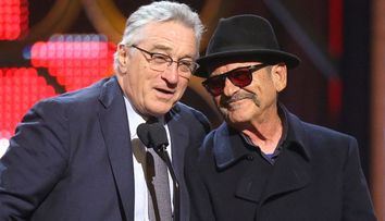 Ce se întâmplă când îi calci pe bătături pe Robert de Niro și Joe Pesci. Atenție, se râde cu poftă
