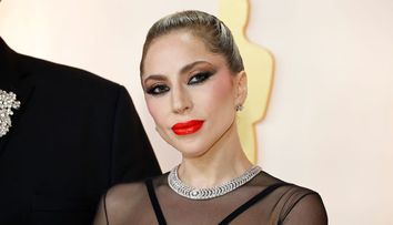 Lady Gaga, o divă la Premiile Oscar! Cum a reacționat artista când un fotograf a căzut lângă ea