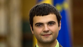 La 19 ani, un elev din Ramnicu Valcea a ajuns in topul revistei Time al celor mai influenti tineri din lume, alaturi de fiica lui Obama