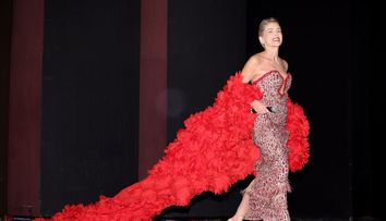 Sharon Stone, dovada vie că poți îmbătrâni frumos fără operații estetice! Actrița de 66 de ani, ravisantă pe covorul roșu de la Festivalul de Film de la Torino: „Singura divă de la Hollywood”
