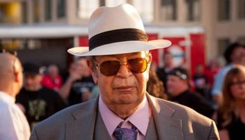 Asul amanetului Richard Harrison și-a dezmoștenit unul din cei trei fii. Cine se bucură de averea „moșului”