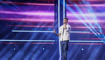 Vyrus, stivuitoristul care visează să ajungă un rapper cunoscut, a cucerit scena Românii au talent și a făcut-o pe Carmen Tănase să plângă: „Piesa asta reprezintă povestea vieții mele!”