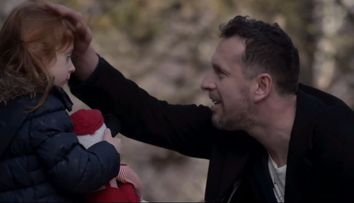 O familie adopta o fetita, dar finalul povestii e neasteptat. Imaginile emotionante, urmarite de 9 000 000 de oameni