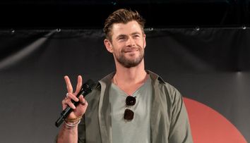 Transformarea în Hulk Hogan începe să prindă contur. Cum a fost fotografiat Chris Hemsworth