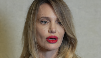 Angelina Jolie, de nerecunoscut. Cum a fost filmată actrița în China: ”Ce și-a făcut? Acum arată ca femeia aceea înfricoșătoare care încerca să semene cu ea”