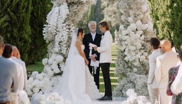 Jake Bongiovi, fiul de 22 de ani al lui Jon Bon Jovi, s-a însurat cu actrița Millie Bobby Brown, în vârstă de 20 de ani. Imagini de la nunta luxoasă din Italia