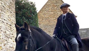 Cel mai apreciat costum de Halloween. Artista care s-a transformat în protagonistul din ”Peaky Blinders”
