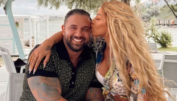 Alex Bodi a mers după Ema Uta, tocmai în Mykonos, deși era într-o relație. Afaceristul încearcă să o împace, după ce a umilit-o public: „I-am zis niște chestii”