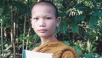 S-a nascut baiat si a trait ani de zile intr-un templu budist. Acum este un model de renume international