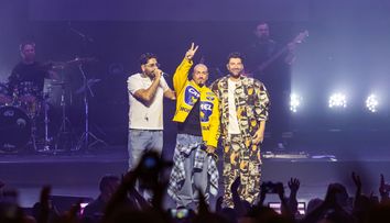 Pe 24 februarie, într-un concert-eveniment unic SOLD-OUT, la Sala Palatului, Smiley, Alex Velea și Connect-R au lansat LIVE, în fața a 4000 de persoane, ultima piesă din proiectul comun și albumul „Anii în care nu dormim”