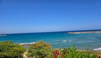 O româncă a rămas dezamăgită de vacanța petrecută în Grecia, iar postarea ei a devenit virală: „Eşti frumoasă, dar nu faci 5 stele cât pretinzi”