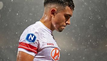 VIDEO- Un fotbalist celebru a fost victima unui jaf violent. Șase bărbaţi cu cagule l-au sechestrat şi jefuit