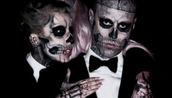 Lady Gaga le cere scuze rudelor lui Zombie Boy, modelul care a fost găsit mort săptămâna trecută. Care e motivul