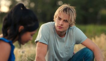 El este noul Brad Pitt. Cine e Noah LaLonde, tânărul superb care joacă rolul lui Cole în “My Life With The Walter Boys
