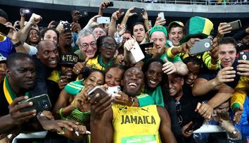 Usain Bolt si-a cerut iubita in casatorie. Imaginea care a facut inconjurul internetului 