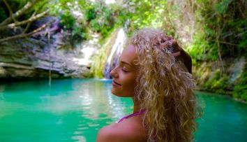 Alexia Talavutis, imaginea prin care a incis butonul de like. Look-ul natural al vedetei, o adevarata surpriza