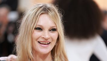 Cum arată Kate Moss la 50 de ani fără machiaj. Modelul britanic nu-și ascunde imperfecțiunile tenului