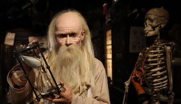 Marius Manole este Pere Fouras din Fort Boyard!