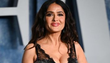 Salma Hayek a dat iama în bucătărie după premiile Oscar. De foame, actrița a mâncat cu mâna