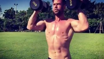 Chris Hemsworth, de nerecunoscut! Cum arată când era adolescent