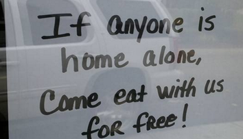 A pus pe usa restaurantului un bilet pe care a scris ca ofera masa gratuita. Explicatia proprietarului este geniala