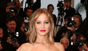 Jennifer Lawrence, senzationala intr-un costum care o face sa para goala