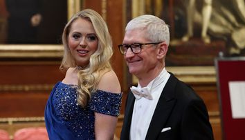 Tiffany, fiica în vârstă de 31 de ani a lui Donald Trump, a participat la banchetul de stat din Marea Britanie, unde a strălucit într-o rochie albastru regal, cu umerii goi