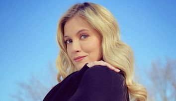 Andreea Ibacka, schimbare radicală de look. Vedeta și-a vopsit părul în culoarea roz