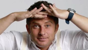 Nici Van Damme nu putea sa loveasca mai bine. <span style=
