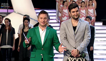 Smiley si Pavel Bartos, intr-o ipostaza care a facut deliciul femeilor. Si-au aratat muschii pe scena de la 