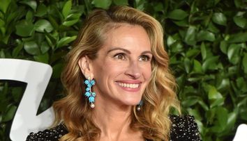 Cum îi îndeamnă Julia Roberts pe americani să meargă la vot