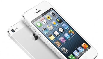 O tanara de 23 de ani a murit electrocutata in timp ce vorbea la un iPhone 5. Telefonul era pus la incarcat
