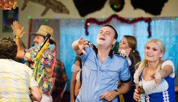 Tara o arde pe comedie cu noul serial 