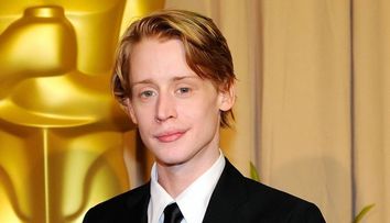 Imagine rara cu Macaulay Culkin. Cum s-a lasat pozat actorul la 25 de ani de la premiera filmului 