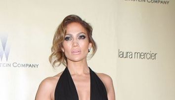 Jennifer Lopez, intr-o rochie super sexy si, in acelasi timp, de un bun gust desavarsit, la petrecerea de dupa decernarea Globurilor de Aur: FOTO