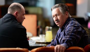 TĂTUȚU’ în episodul din această seară: „Când îți merge rău, n-are nimenea treabă. Când îți merge bine, la dușmani îi vine spumele și atacă din toate părțile”