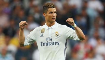 Faceti cunostinta cu cel mai mare mincinos din lumea vedetelor. Ronaldo, Madonna si Beckham i-au fost victime