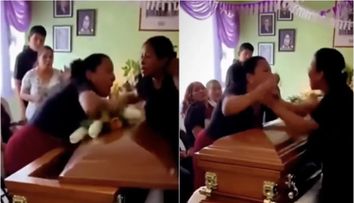 VIDEO Momentul absolut șocant în care două femei s-au luat la bătaie lângă sicriul unui bărbat. Motivul a ajuns subiect de glume pe internet: „Nu le-a mai suportat pe niciuna şi a preferat să moară”