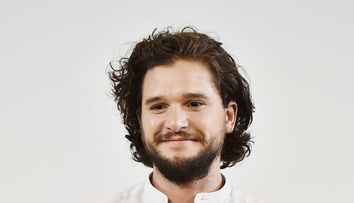 Kit Harington, transformare totală după Game Of Thrones. Actorul, de nerecunoscut cu noul look