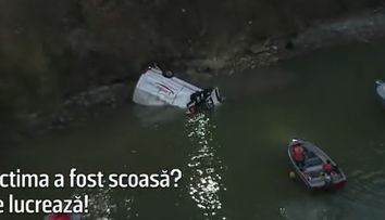 VIDEO Momentul în care un microbuz cade în Dunăre, în Mehedinți. Accidentul a fost surprins pe camerele de supraveghere. Câte victime au fost identificate