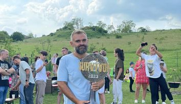 Dan Ursa a dat o petrecere în aer liber pentru a sărbători victoria de la Survivor 2023. Ștefania Stănilă și Andrei Krișan i-au fost alături