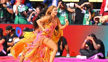 Ce simbolizează ținuta purtată de Shakira la Cupa Mondială 2026. Povestea apariției spectaculoase cu peste 200.000 de cristale Swarovski