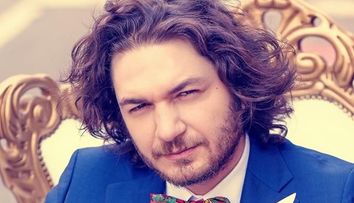 O sa fii de acord cu el. Chef Florin Dumitrescu explica pentru prima data de ce juratii arunca farfuriile concurentilor pe jos: 