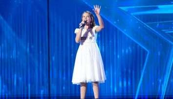 Românii au talent 2020: La doar 11 ani, Eva Jumătate a venit să încânte juriul cu vocea ei