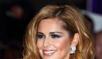 Vezi cum arata barbatul care a facut-o pe Cheryl Cole sa-l uite pe fostul ei sot! FOTO