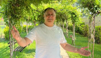 Vali Vijelie face bani fără număr din imobiliare. Artistul nu știe câte apartamente are, dar proprietățile îi rotunjesc veniturile considerabil: „Am destule”