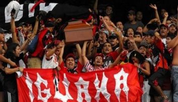 FOTO: Imagine sinistra pe un stadion: fanii au adus un <span style=