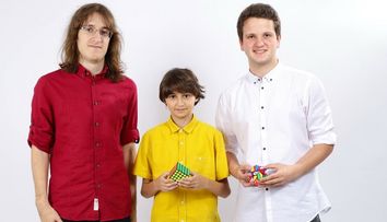 Au rezolvat cuburile Rubik in timp record. Ce s-a intamplat la final l-a lasat pe Andi Moisescu fara cuvinte - VIDEO